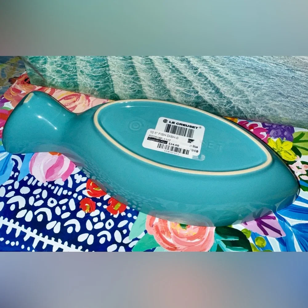 NWT NIB Le Creuset Caribbean Blue Medium Ceramic Stoneware Fish 🐠 Dish 10.5” - Picture 7 of 10